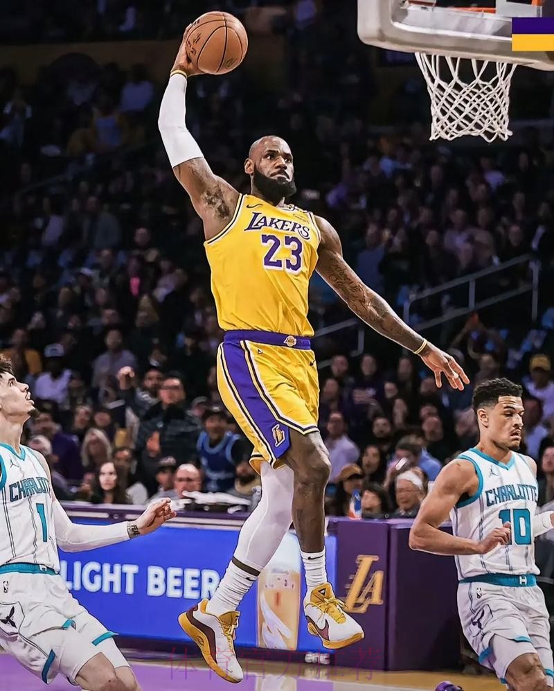 文森特断球 詹姆斯反击一条龙扣篮